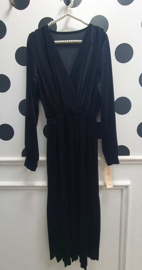 Amber Black Velvet Wrap Midi Dress - Daisy Mae Boutique